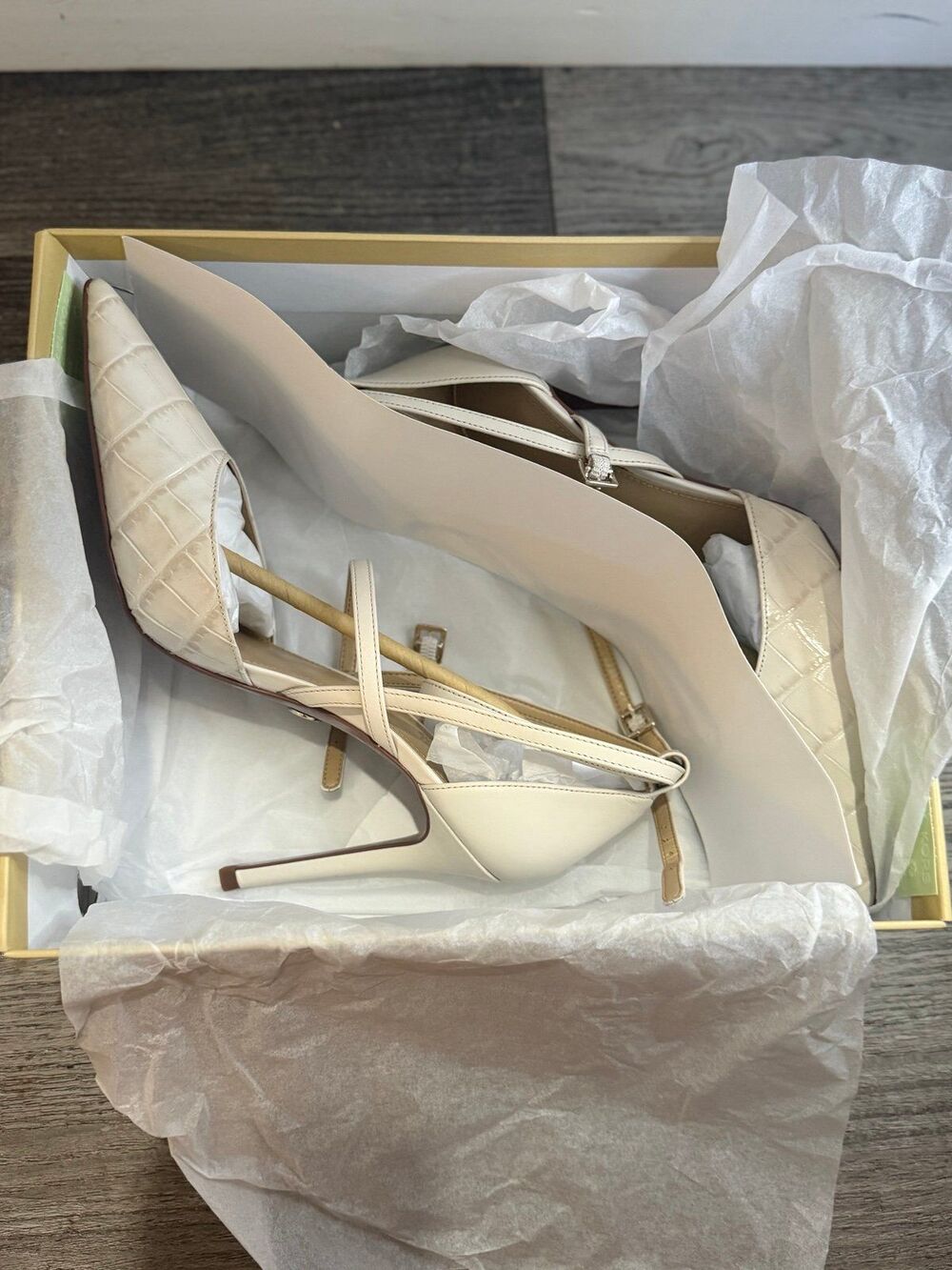 Heels - Picture 4 of 4